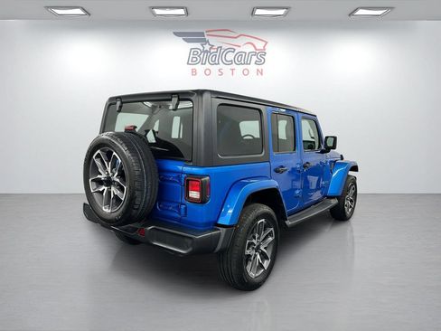 Used 2024 Jeep Wrangler Unlimited w/ Convenience Group AWD/4WD image 4