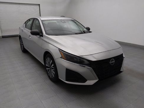 Used 2024 Nissan Altima 2.5 SV image 13