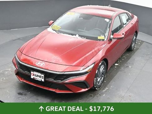 Used 2024 Hyundai Elantra SEL image 39
