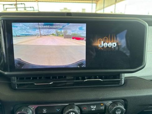 Used 2025 Jeep Gladiator Sport AWD/4WD image 22