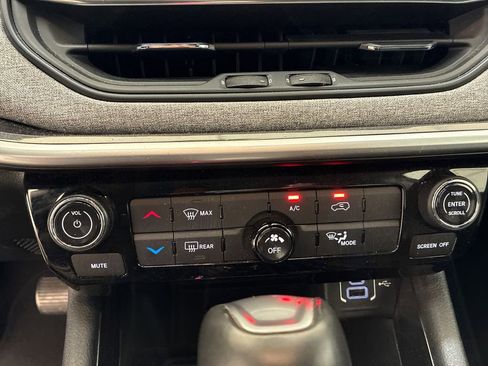 Used 2022 Jeep Compass Latitude FWD image 21