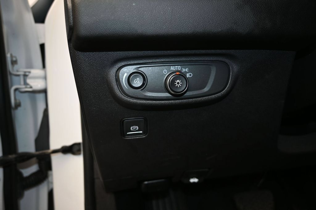 Used 2024 GMC Terrain SLE FWD image 12