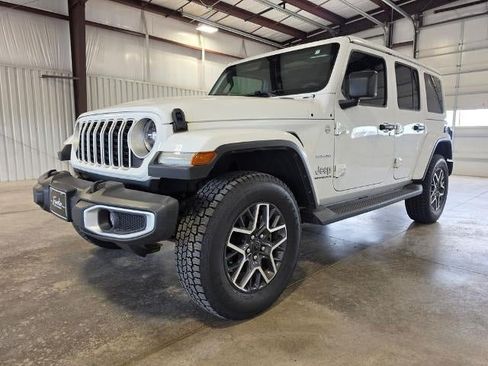 Used 2024 Jeep Wrangler Unlimited Sahara AWD/4WD image 2