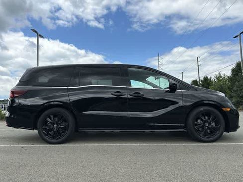 Used 2023 Honda Odyssey Sport image 3