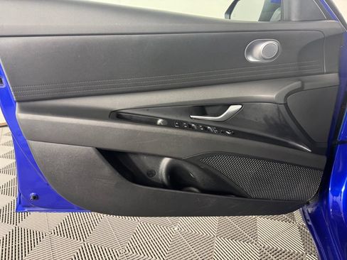 Used 2025 Hyundai Elantra SE FWD image 9