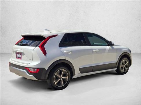 Used 2025 Kia Niro LX FWD image 5