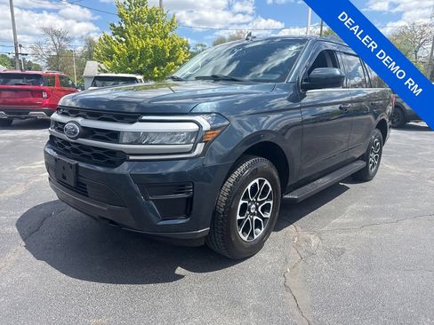 Used 2023 Ford Expedition XLT AWD/4WD image 2