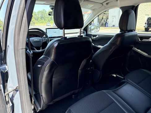 Used 2025 Ford Escape SE FWD image 16