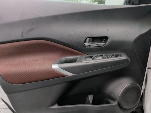 Used 2023 Nissan Kicks SR FWD image 13