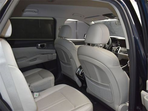 Certified 2022 Kia Sorento SX image 12