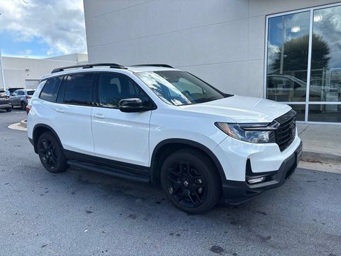 Used 2025 Honda Passport Black Edition image 2