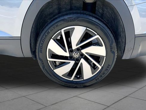 Used 2024 Volkswagen Atlas SE AWD/4WD image 11