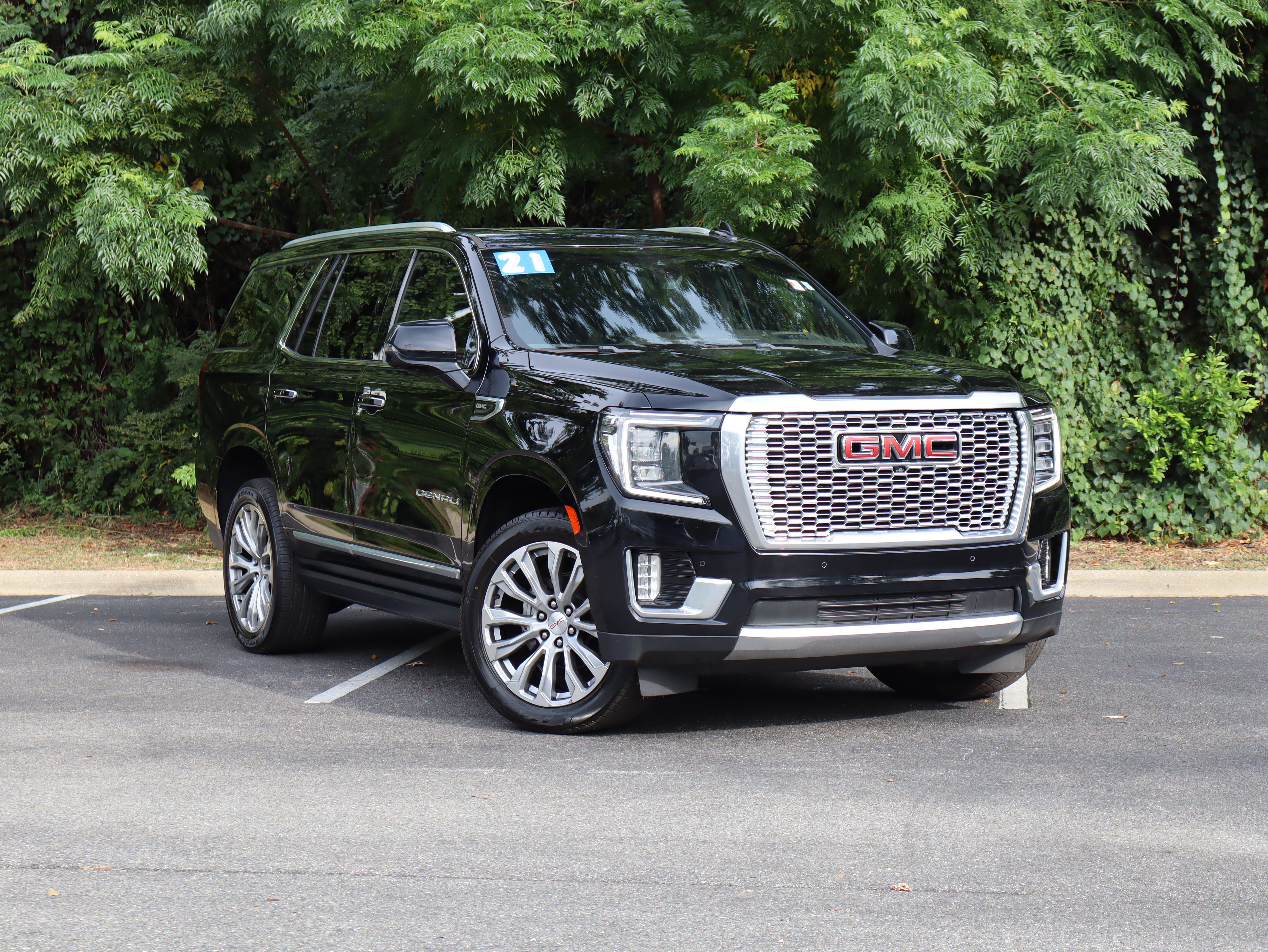 Used 2021 GMC Yukon Denali w/ Denali Premium Package RWD image 2