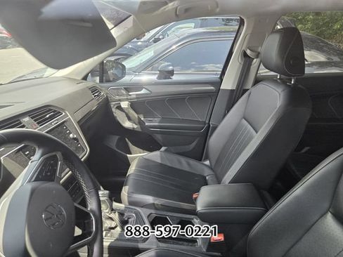 Used 2022 Volkswagen Tiguan SE FWD image 2