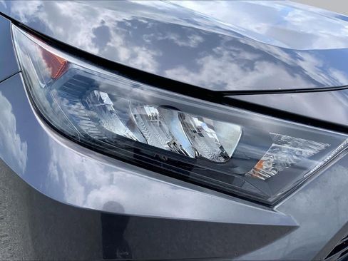 Used 2021 Toyota RAV4 LE AWD/4WD image 27