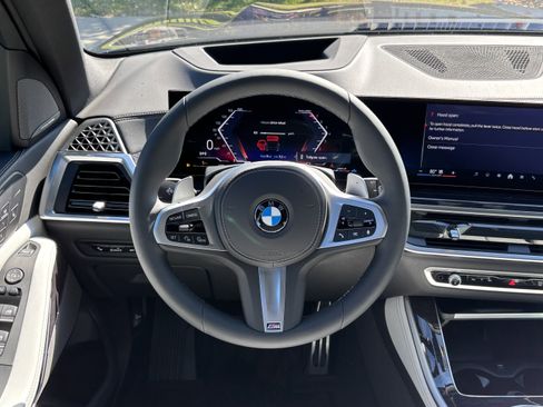 Used 2026 BMW X5 sDrive40i w/ M Sport Package image 18