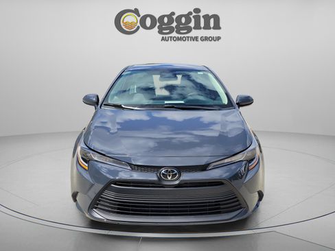 Used 2025 Toyota Corolla LE w/ Convenience Package image 5