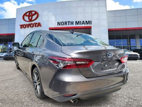 Used 2021 Toyota Camry XLE image 3