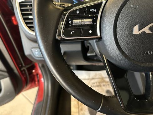 Used 2025 Kia Seltos S AWD/4WD image 11