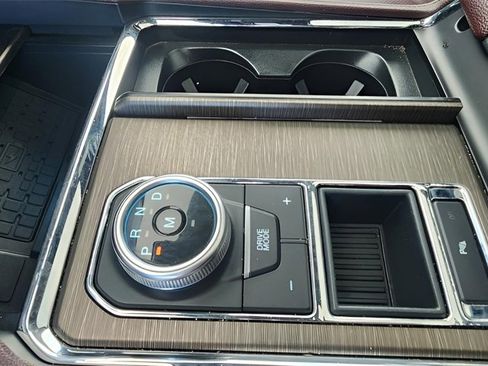 Used 2024 Ford Expedition Limited image 32