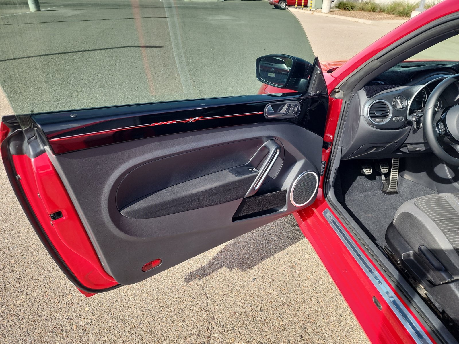 Used 2014 Volkswagen Beetle R-Line FWD image 13