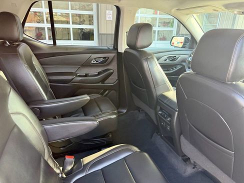Used 2021 Chevrolet Traverse RS image 18
