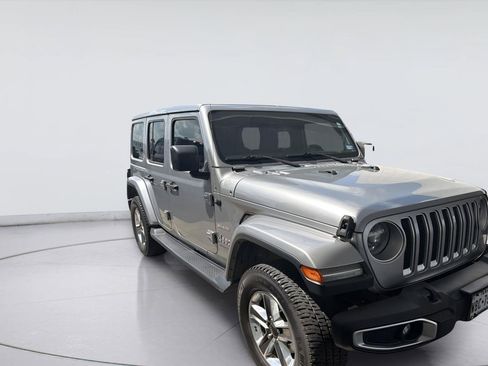Used 2018 Jeep Wrangler Unlimited Sahara AWD/4WD image 2