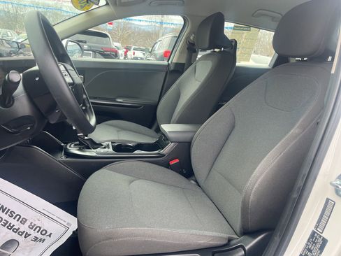 Used 2025 Kia K4 LXS image 15