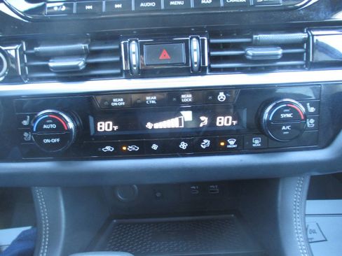 Used 2024 Nissan Pathfinder Platinum w/ Cargo Package image 23