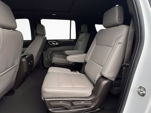 Used 2024 Chevrolet Suburban Z71 w/ Luxury Package AWD/4WD image 13