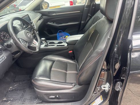 Used 2023 Nissan Altima 2.5 SR FWD image 9