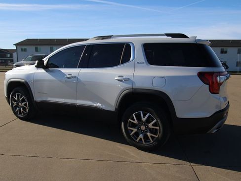 Used 2023 GMC Acadia SLT w/ Preferred Package image 17