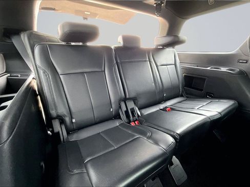 Used 2019 Ford Expedition XLT w/ Equipment Group 202A AWD/4WD image 28