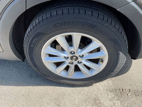 Used 2019 Kia Sorento LX image 6