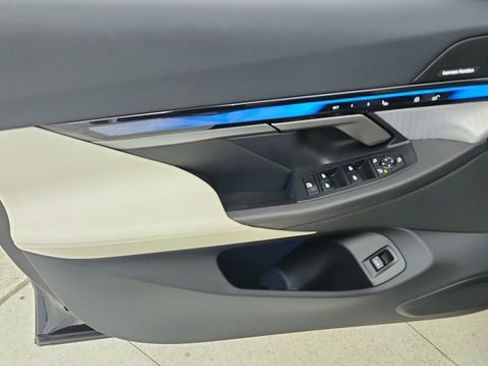 Used 2025 BMW i5 xDrive40 w/ M Sport Package image 36