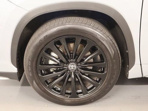 Certified 2025 Toyota Highlander XSE AWD/4WD image 9
