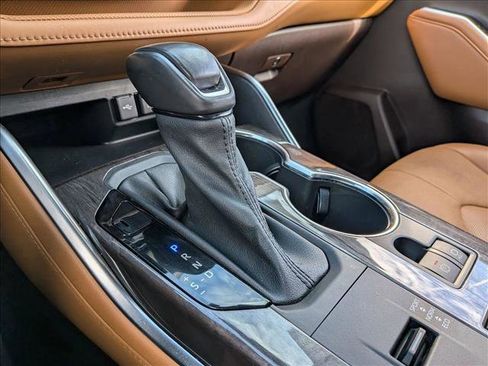 Used 2021 Toyota Highlander Platinum image 11