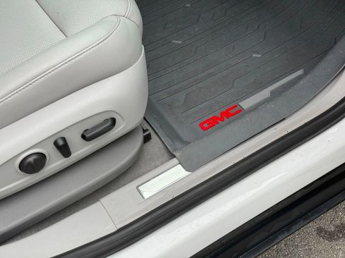 Used 2018 GMC Acadia SLT w/ LPO, Floor Liner Package FWD image 27