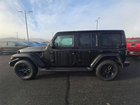 Used 2021 Jeep Wrangler Unlimited Sahara image 6