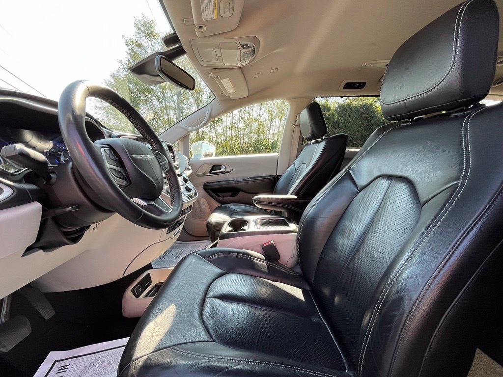 Used 2022 Chrysler Pacifica Touring-L w/ Uconnect Theater Family Group FWD image 26