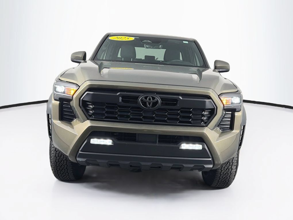 Used 2025 Toyota Tacoma TRD Off-Road AWD/4WD image 2