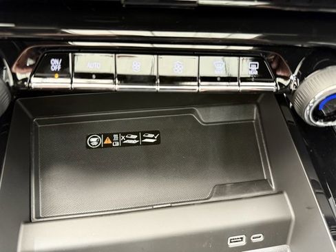 New 2025 Chevrolet Suburban High Country image 44