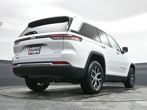 Used 2025 Jeep Grand Cherokee Limited image 46