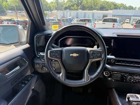 Certified 2023 Chevrolet Silverado 1500 High Country w/ High Country Premium Package AWD/4WD image 23