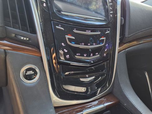 Used 2020 Cadillac Escalade 2WD image 13