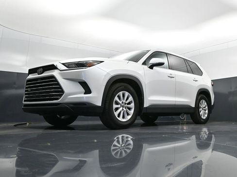 Used 2024 Toyota Grand Highlander XLE image 41