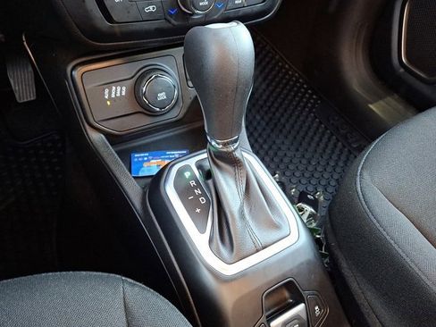 Certified 2023 Jeep Renegade Latitude image 17