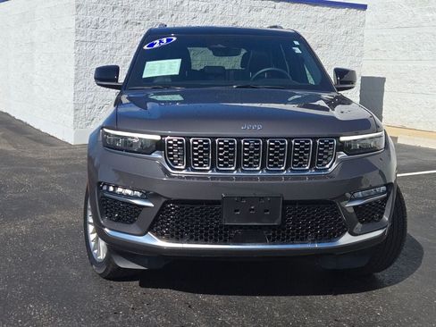 Used 2023 Jeep Grand Cherokee Summit w/ Luxury Tech Group V AWD/4WD image 4