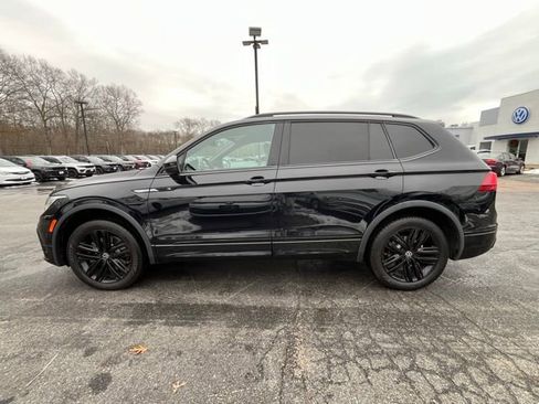 Certified 2022 Volkswagen Tiguan SE R-Line image 9