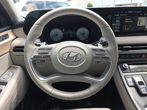 Used 2023 Hyundai Palisade Limited FWD image 15